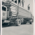 Balkentransport mit Lastwagen
