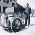 Ernst Schläpfer mit Handwagen