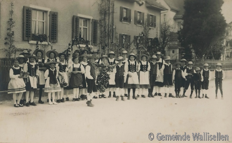 Umzug Einweihung Schulhaus Alpenstrasse_1922_Veranstaltungen, Vereinsleben, Gemeindeleben_D00000149_low_res.jpg